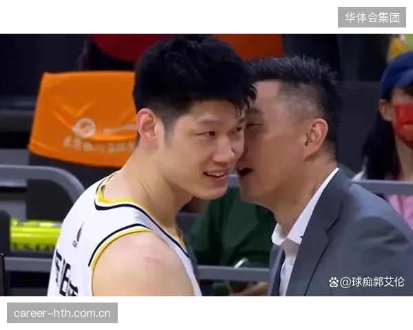 胡金秋与孙铭徽的挡拆配合依旧高效，其顺下终结是广厦核心战术。